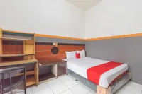 RedDoorz @ Merdeka Street Garut Hoteles en Garut Kota