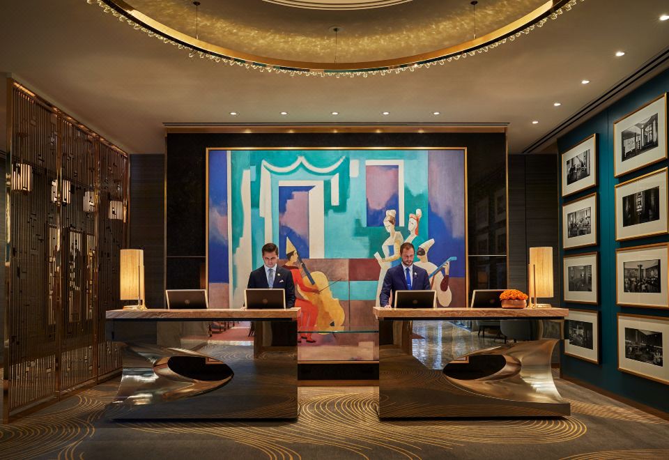 [시카고 비세로이 호텔 야외 수영장 전경]