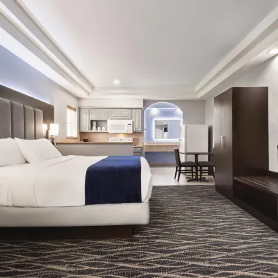 Days Inn & Suites by Wyndham Houston Hobby Airport Hotels near William P. Hobby Airport