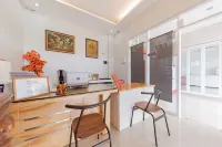 RedDoorz Syariah Near Dprd Kabupaten Subang 수방 호텔