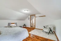 Cozy New York Farmhouse w/ Porch, Grill & Fire Pit - Maalaistalo