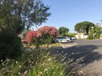 Brit Hotel Confort Hélios Agde - Parkplatz