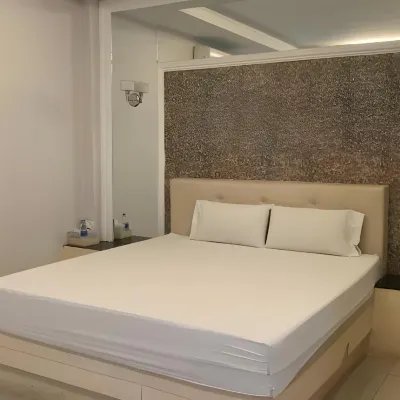 Merry Resort Photaram Hotels near Photharam Hospital