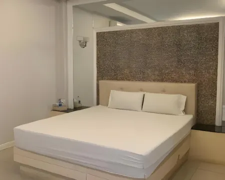 Merry Resort Photaram Hotels in Photharam