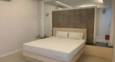 Merry Resort Photaram Hotels near Wat Sai Ari Rak