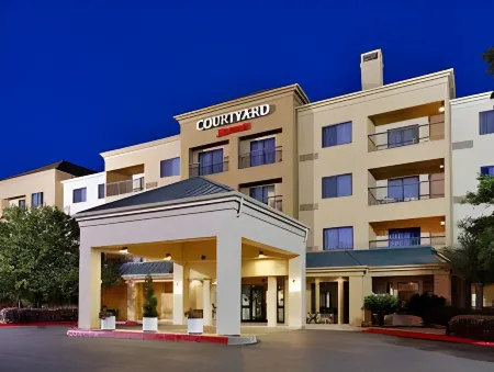 Courtyard Austin South Отели рядом с достопримечательностью «Университет Сейнт Эдуардс»