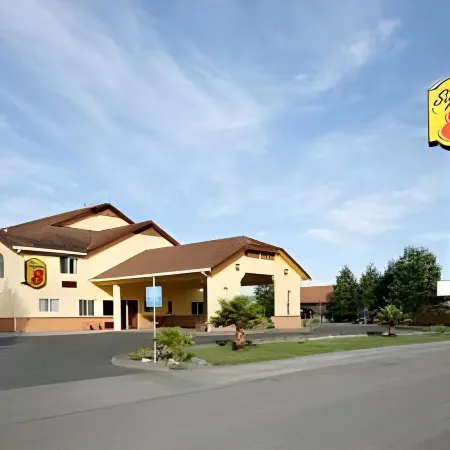 Super 8 by Wyndham Fortuna