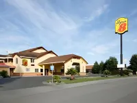 Super 8 by Wyndham Fortuna Hotels in Ferndale