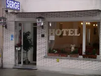 Prado Next Door Hotels in Остенде