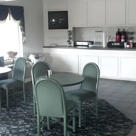 Excellent Inn & Suites