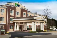 Holiday Inn Express & Suites Southern Pines-Pinehurst Area Hotel a Pinebluff
