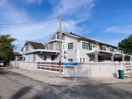 Weston Residence Отели рядом с достопримечательностью «Таман Рекриси Тасайк Чатин Ментакаб»