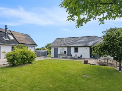 "Alona" - 90m from the Sea Hotels near Skovgårde Bibelcamping