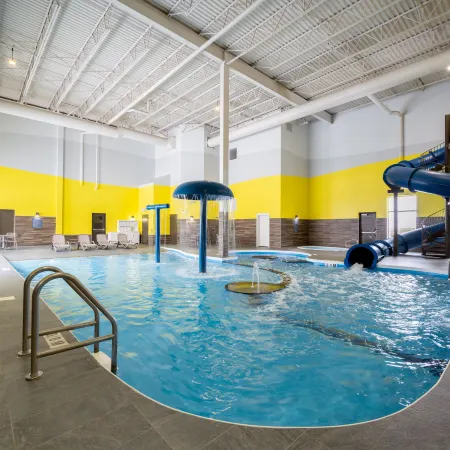 Fairfield Inn & Suites Winnipeg Отели рядом с достопримечательностью «Спортивный комплекс «Белл МТС Плэйс»»