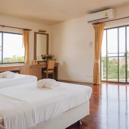 Seastar Hotel and Service Apartment