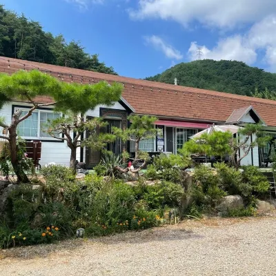 Hill House Pension Các khách sạn gần Nhà thờ Inje
