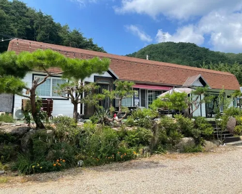 Hill House Pension Hotels near Naerinchon