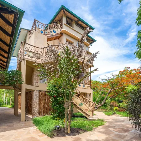 Tombo House