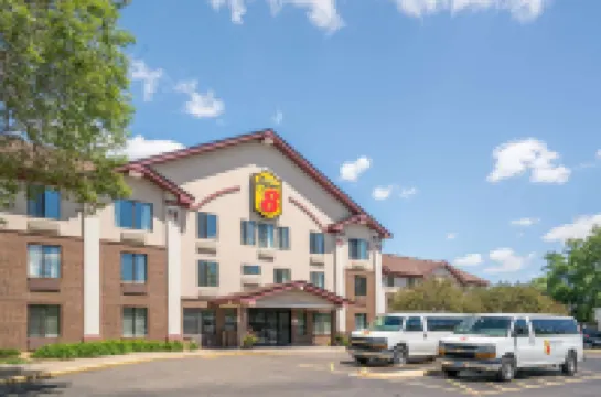 Super 8 by Wyndham Bloomington/Airport Hotels in 