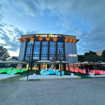 HOTEL ROYAL