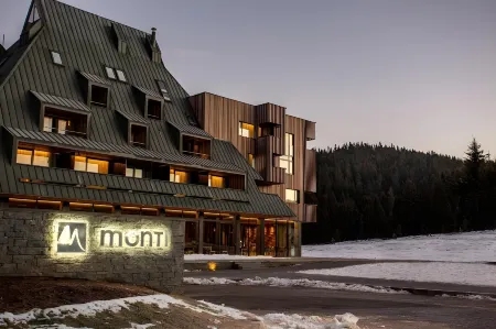 Hotel Monti Spa & Wellness Отели рядом с достопримечательностью «Jahorina viewpoint»