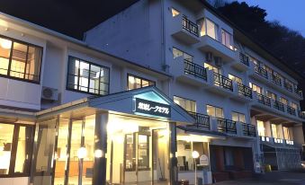 Shoji Lake Hotel