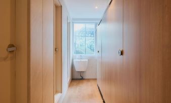 Canvas Hostel