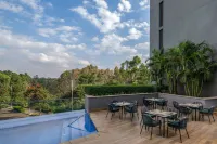 โรงแรม ฮอลิเดย์ อินน์ ไนโรบี ทู ริเวอร์ส มอลล์ บาย IHG - สระว่ายน้ำแบบอินฟินิตี้
