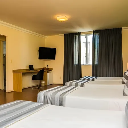 Regency Park Hotel Отели рядом с достопримечательностью «Пляж Леме»