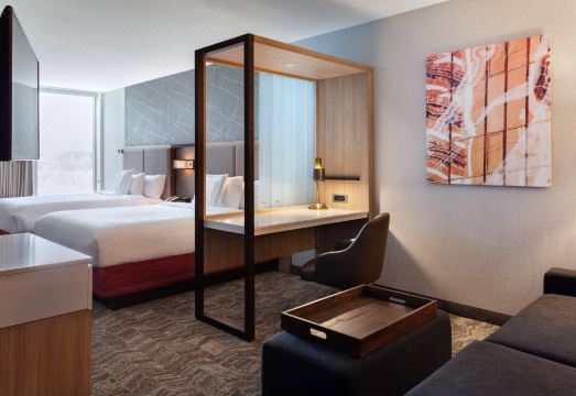 1. 스프링힐 스위트..