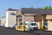 Days Inn by Wyndham Kenner/New Orleans Airport South Hotels in Kenner