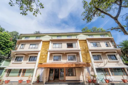 Jaffer Bhai's Brickland Hotel Отели в г. Панчгани