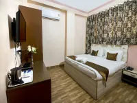 Hotel Bleue Mont Các khách sạn gần Kabir Chaura Math