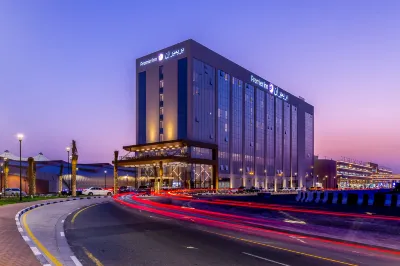 بريمير إن دبي دراجون مارت Hotels near مسجد الشيخ راشد بن مكتوم آل مكتوم
