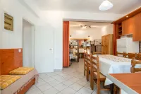 Three Bedroom Apartment (7-9 Adults) First Floor.