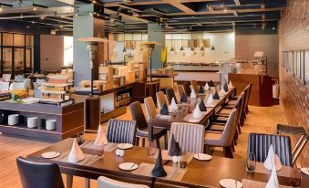 The Golden Ridge Hotel