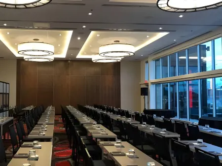 Otl Gouverneur Sherbrooke Отели в г. Шербрук