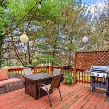 Luxurious home with golf course view, deck, grill, Peloton! King size bed.