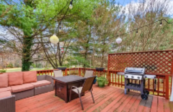 Luxurious home with golf course view, deck, grill, Peloton! King size bed.