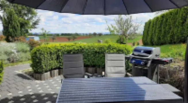 Ruhige und Sonnige Ferienwohnung mit Eigener Terrasse und Aussicht in die Natur 蘇爾茨酒店