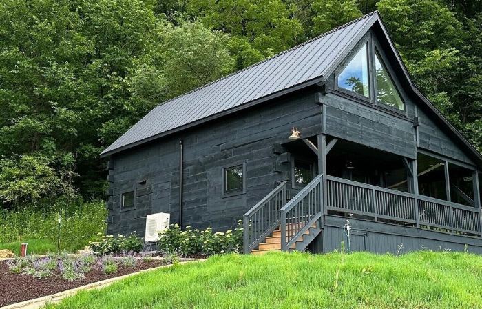 Private Driftless Cabin w/ Hot Tub, Fireplace & Creekside Views