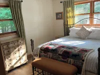 A Private Lake Estate on Eagle River Chain - 1 mi from Downtown Các khách sạn ở Sông Eagle