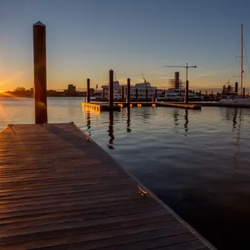 Charlestown Houseboat Walk to attractions Be rocked to sleep