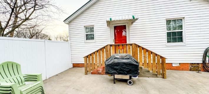 The Grate House — 1947 Charm w/ Marble, Hardwood & Fenced Yard by Harding Hotels in Searcy