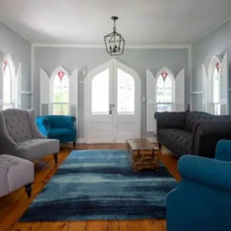 The Legacy House: Walk to Inkwell Beach + Historic Charm, Modern Comfort
