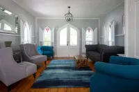 The Legacy House: Walk to Inkwell Beach + Historic Charm, Modern Comfort