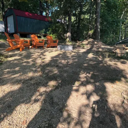 Beautiful 2 bedroom cabin with amazing lake views
