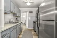 Perfect 2BR Modern Ranch!! Hotels in Dearborn