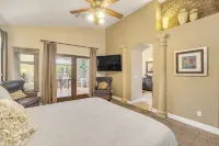 Very private, upgraded family friendly  getaway w/pool & luxurious hot tub!