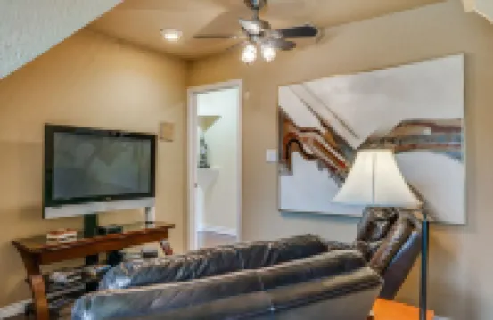 Couples Retreat with hot tub and steam room